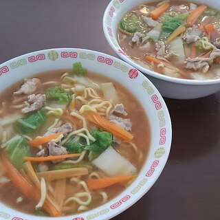 白菜と人参と豚肉入りインスタント拉麺♪